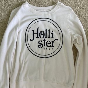 Hollister: Crewneck Sweater